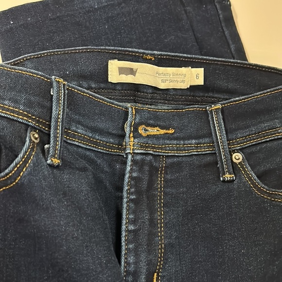 Women's Levi's 512 Perfectly Slimming Skinny Jeans size 6- like new condition - Picture 8 of 13